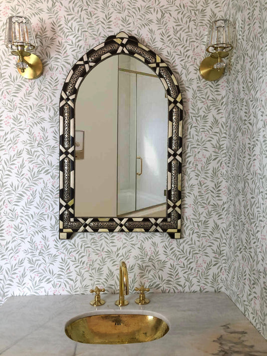 Bathroom with arch bone inlay mirror